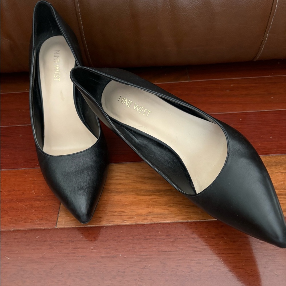 Nine West Finlay Black Leather Pumps Size 7